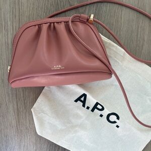 A.P.C. NINON SMALL DRAWSTRING BAG Crossbody in dusty pink